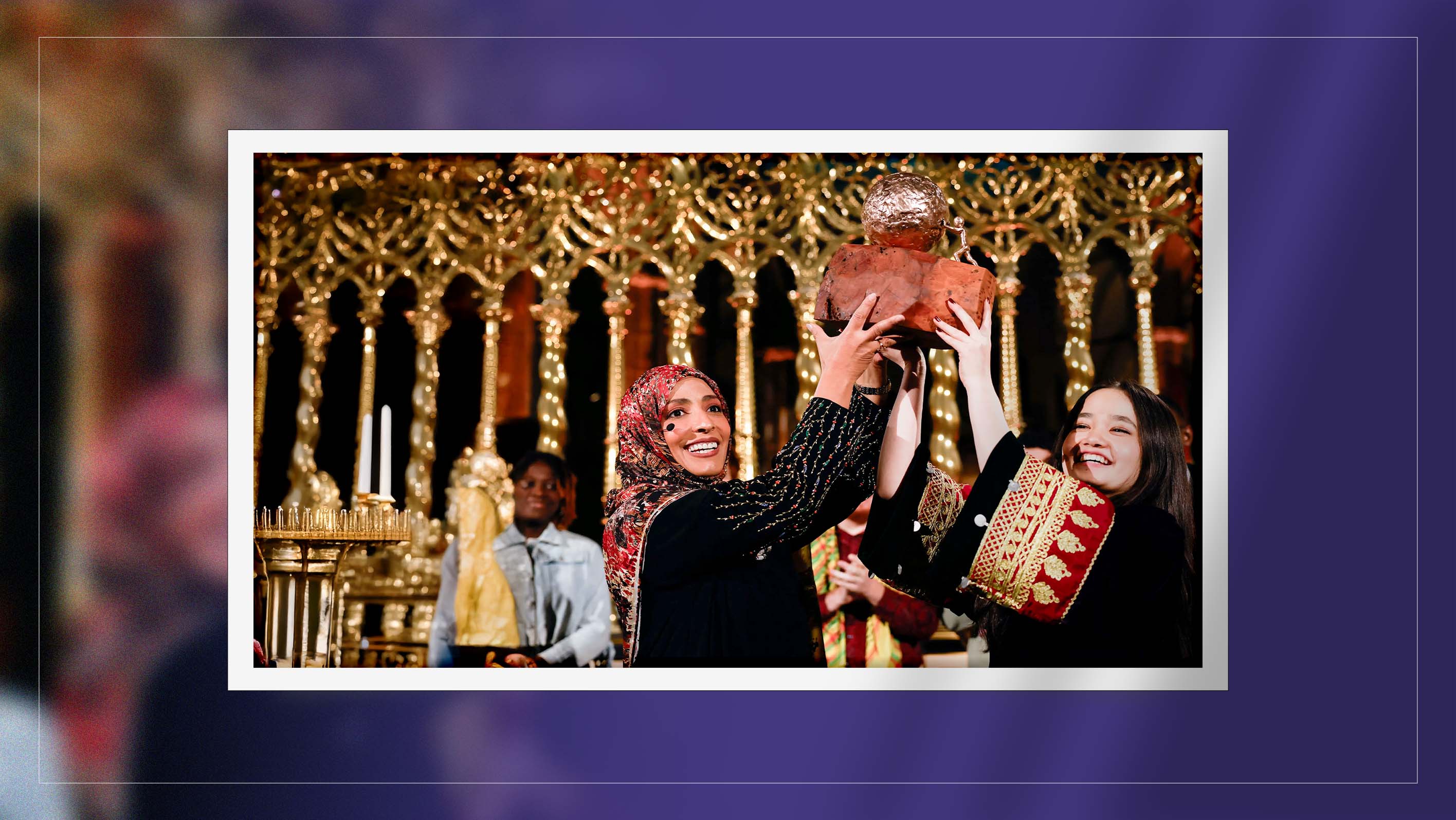 توكل كرمان تسلم الأفغانية "نيلا إبراهيمي" جائزة السلام الدولية للأطفال 2024